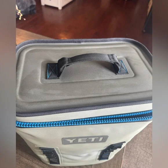 Yeti Hopper Backflip Cooler + Yeti Sidekick Dry - Picture 8 of 9